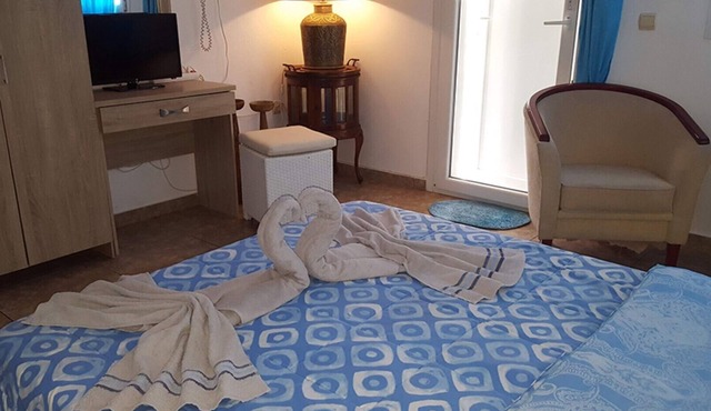Pleasure ROOMS 3 Person