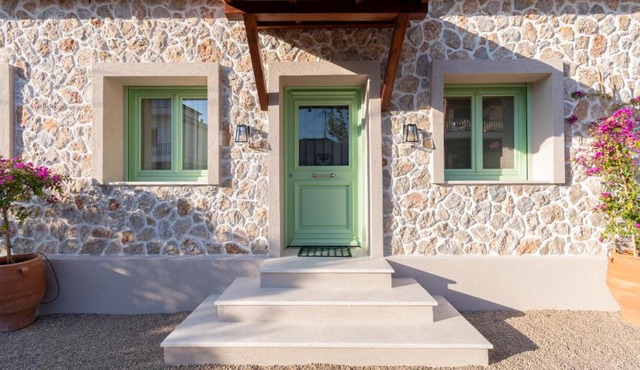 Pnoe Luxury Villa - Private Pool Retreat & BBQ in Aristotelis