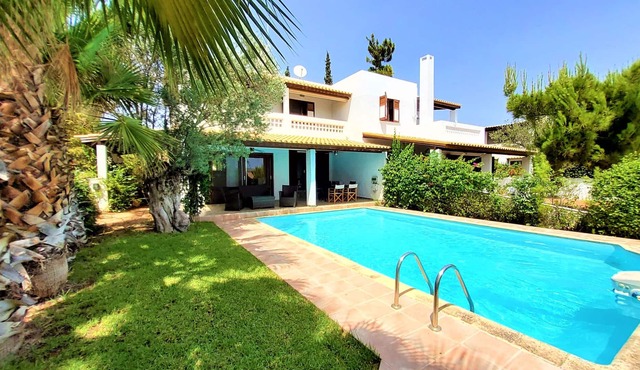 Pool house with private boat dock, 260m from beach (2 bedrooms) in Ermioni