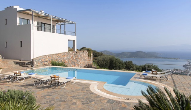 Pool, sea view, WLAN, well-kept garden in Elounda