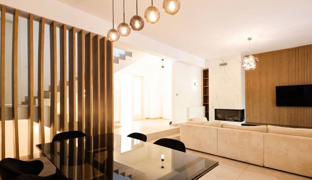 Pool & Spa Retreat Villa in Tiranë
