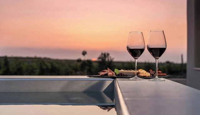 Private Villa with Jacuzzi & Sunset/sea view in Oia