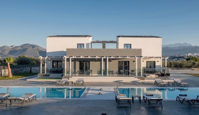 Pura Vida Villa, 2 Heated Pools, Hot Tubs & Sauna in Rethymno