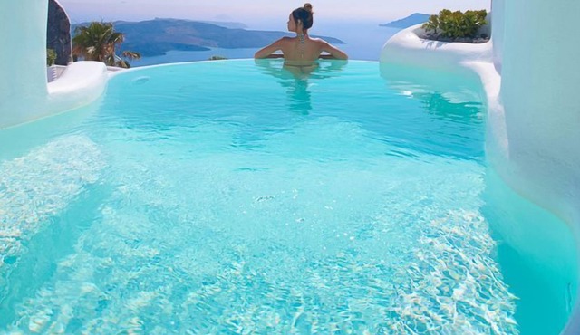 R 1121 Ajax’s Infinity Pool Suite With Break Fast, Outdoor Infinity Plunge Pool & Steam Bath