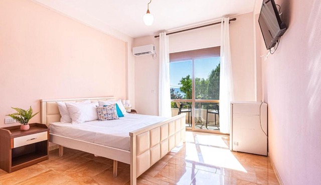 Radhima Res 112 - Double Room, Sea View in Vlorë