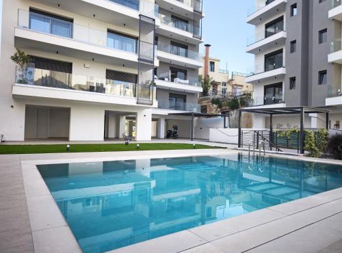 RAGK Lux Living 50m Train, Shared Pool & Parking