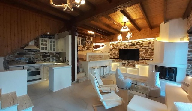 Relax Holistic House in Potamia