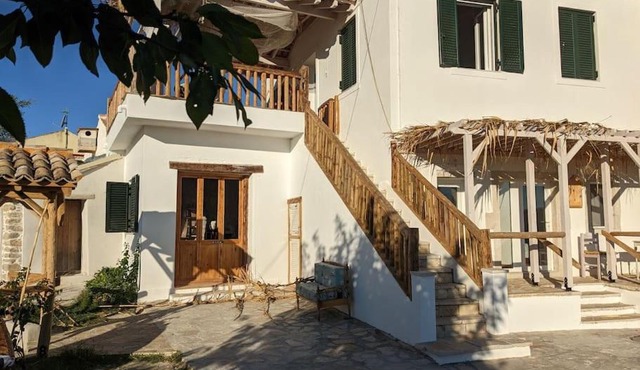 Renovated 2-bedroom Villa in Traditional Village in Rakhtádhes