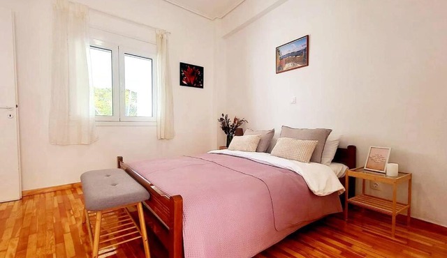 Renovated Central Apt-3min from Metro Station in Athens