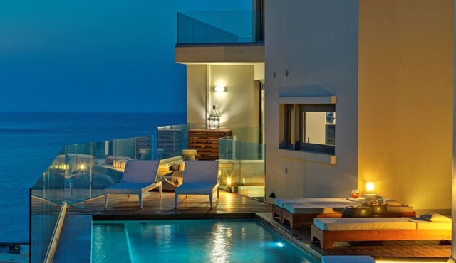 RocSea Sea View Apartment with Spa Bath in Chania | Alectrona Living Crete in Πλατανιάς