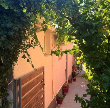 Rodon Apartments in Tsoukalades