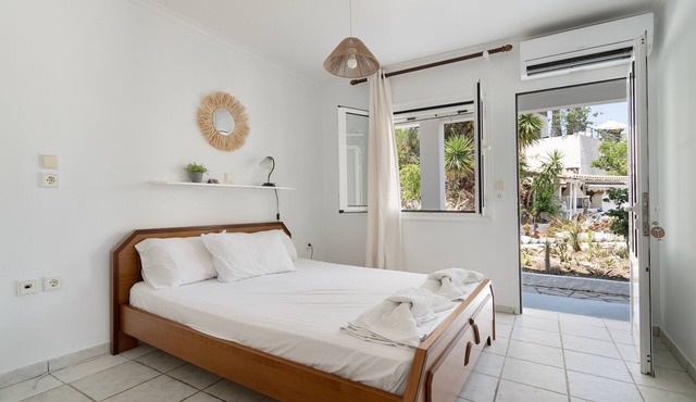 Room 'Ground Floor' with Sea View, Shared Pool and Wi-Fi in Nikiana