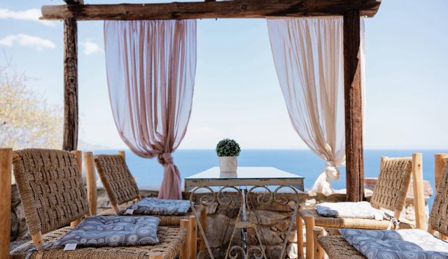 Room 'Triple Deluxe 207' with Sea View, Wi-Fi and Air Conditioning