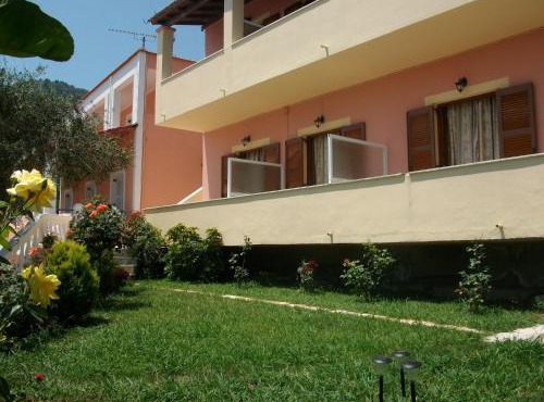 Roza's Home and Studios in Benitses