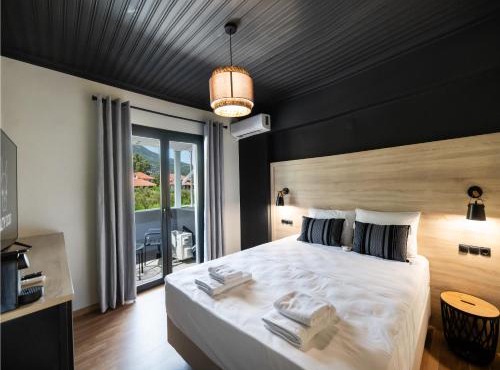 Salty Dog Suites in Vasiliki