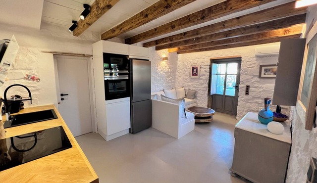 Sand Key Villa 3 - Luxury apartment with a pool in Santa Maria, Paros in Paros