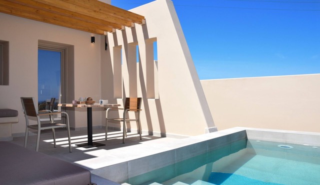 Santorini - Villa - Sleeps 2 - Pool - Parking