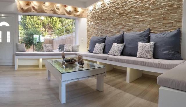 Sea Breeze Villa in Haraki