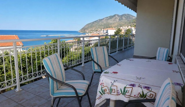 Sea view apartment in Plomari