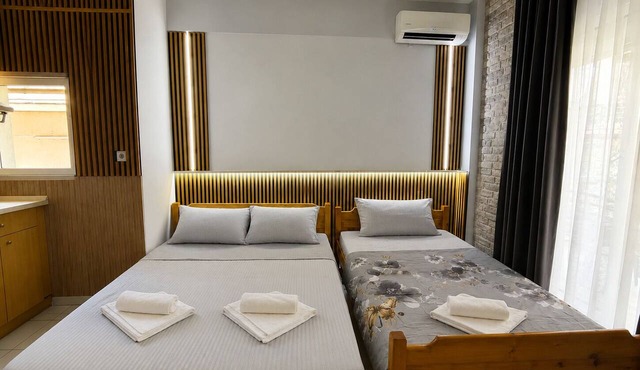 Sea View Studio 40m from the Beach - AC, Wi-Fi & Kitchenette in Olimpiaki Akti