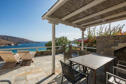 Seaside Bliss 3, Ganema Serifos