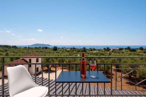 Seaview Tranquility - Elegant Escapes by the Shore in Ayía Kiriakí