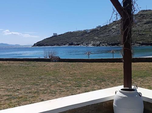 Simousi Beach House in Kithnos