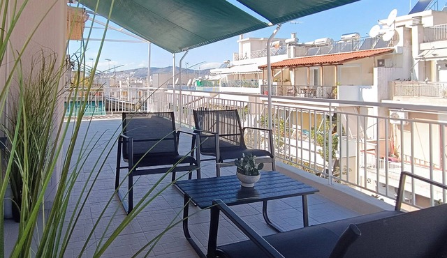 Skyline Penthouse, 5’ to Metro, Expansive Terrace, Lightning-Fast Fiber WiFi