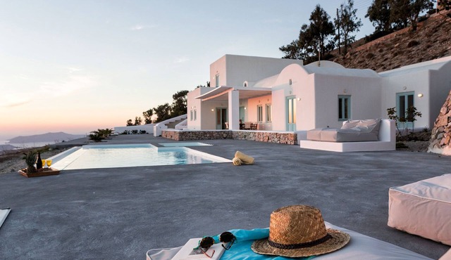 Sleeps8-Parking-Garden-Pool-SunSets-Barbeque