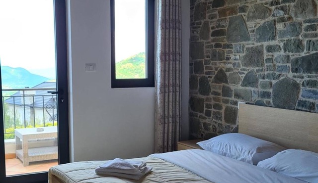 Sofra e Shpatit Hotel in Gjinar