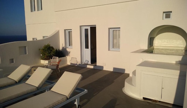 Sol-Mate Suites in Oia