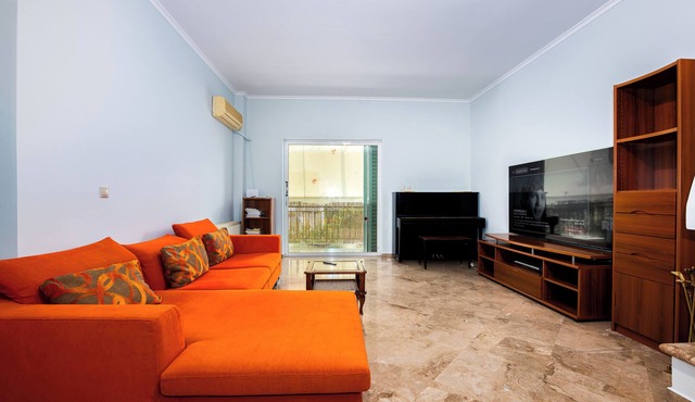 Spacious 144m² flat near Mount Ymittos