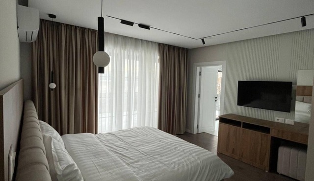 Spacious 5-bedroom cottage in peaceful Memlisht perfect for families in Memlisht