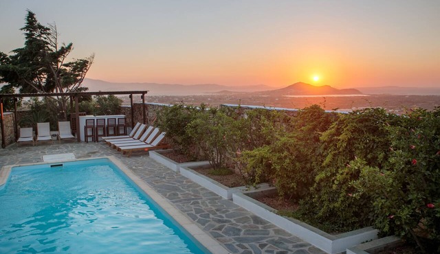 Spacious, private luxury villa with pool, & stunning sea and sunset views in Glinado
