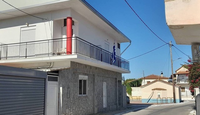 Spacious Room Next to Kalamata Airport, Heart of Messinia in Mikromani