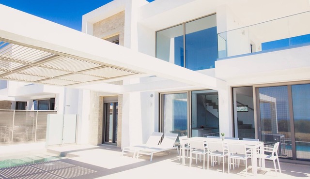 Starlight Villa Guro - 4bd, 4ba, 4min To Beach in Rethimno