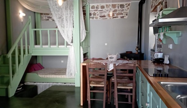 STONE GUESTHOUSE in Áyios Isídhoros