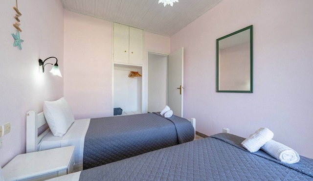 Studio 'Alexandros Studios 5' with Shared Pool, Wi-Fi and Air Conditioning in Roda