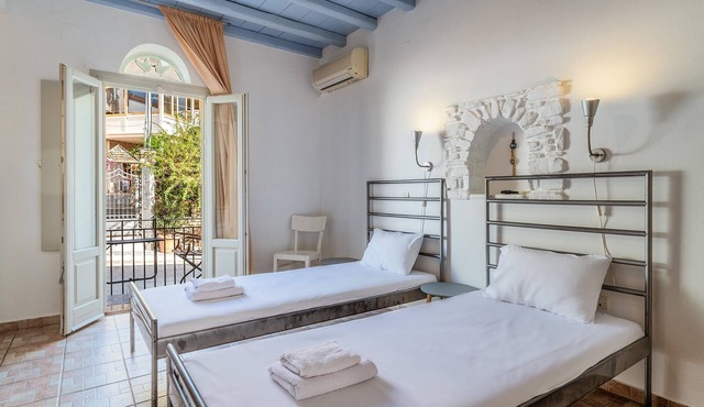 Studio Apartment 'En Tino 1' with Balcony, Wi-Fi and Air Conditioning