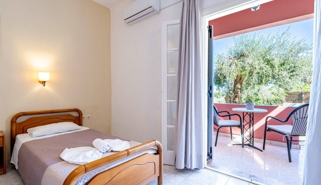 Studio Apartment 'GRAND 1' with Sea View, Wi-Fi and Air Conditioning in Corfu