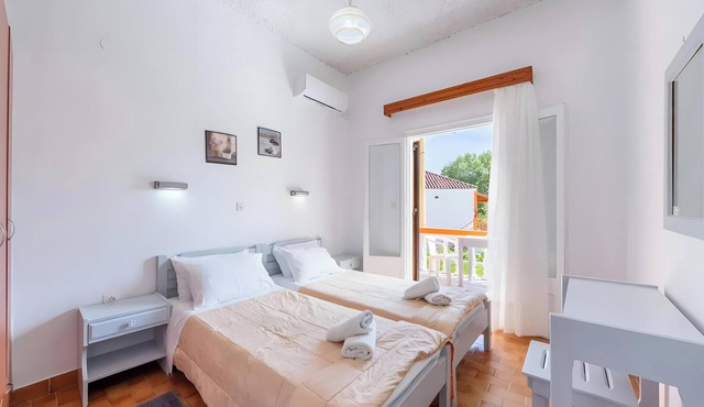 Studio Apartment 'Maltas 6' with Shared Terrace, Wi-Fi and Air Conditioning in Corfu