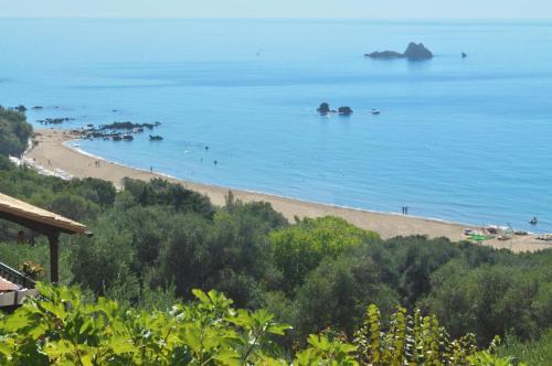 Studio Apartments with swimming pool and sea view - Pelekas Beach in Pelekas