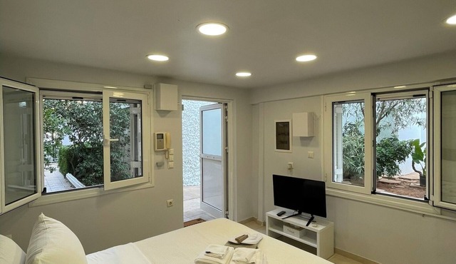 Studio next to the Beach in Vouliagmeni