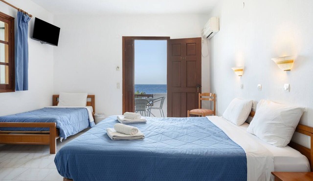 Studio with Sea View and Shared Pool