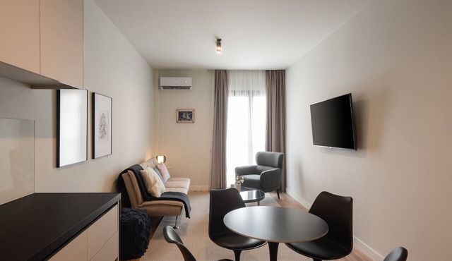 Stylish 2BR Apt | Rooftop w/Sauna & Views/Gym in Athens