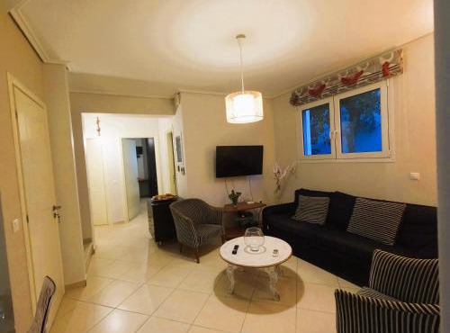 Stylish 2BR Semi-Basement- Cozy & Family-Friendly Retreat