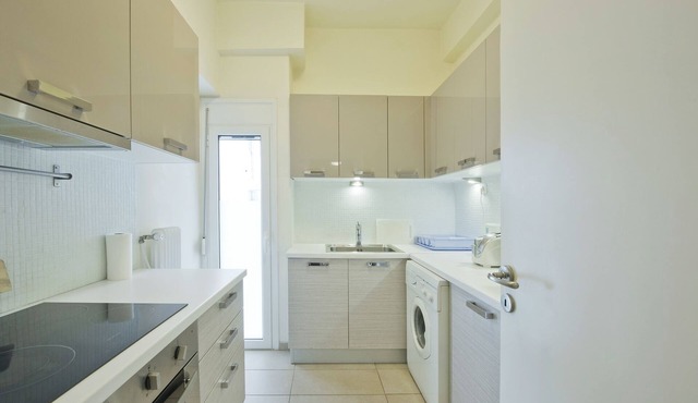 Stylish Central - Two Bedroom Apartment, Sleeps 5