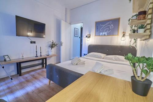 Stylish Diamond Nea Smyrni Square