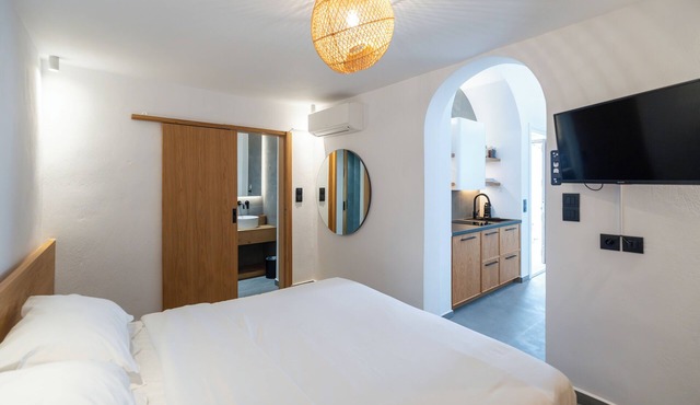 Stylish renovated house with all modern amenities, centrally located