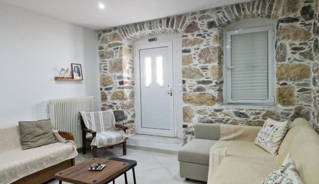 Summerstone Cottage - Very high speed wifi - ideal for remote work in Kymi-Aliveri